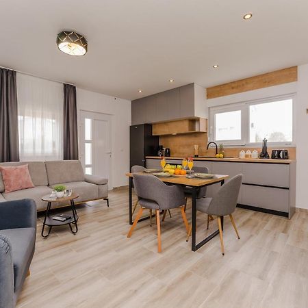 Apartmani Dmarie Privlaka  Eksteriør bilde